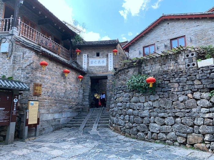 13款朗逸天窗漏水，水从天窗开关直接漏进车内，天窗电机的电路板都泡坏了天窗无法开。怎样处理漏水问题？游戏画面